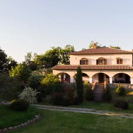 Casale San Giacomo كاستل ديل بيانو